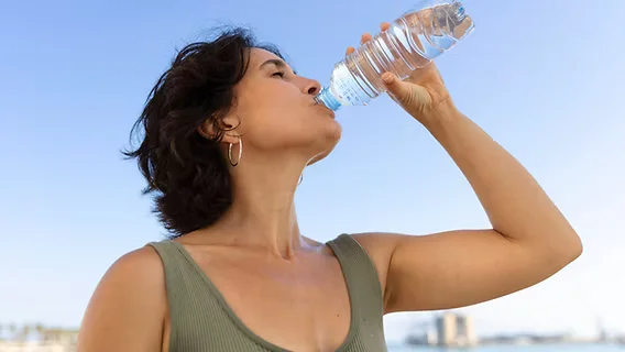 Persona con diabetes hidratación en verano