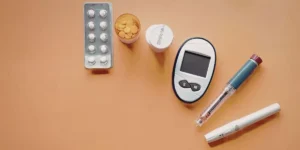 Insulina, lector de glucosa, agujas y tiras reactivas financiadas para diabetes en España en 2026