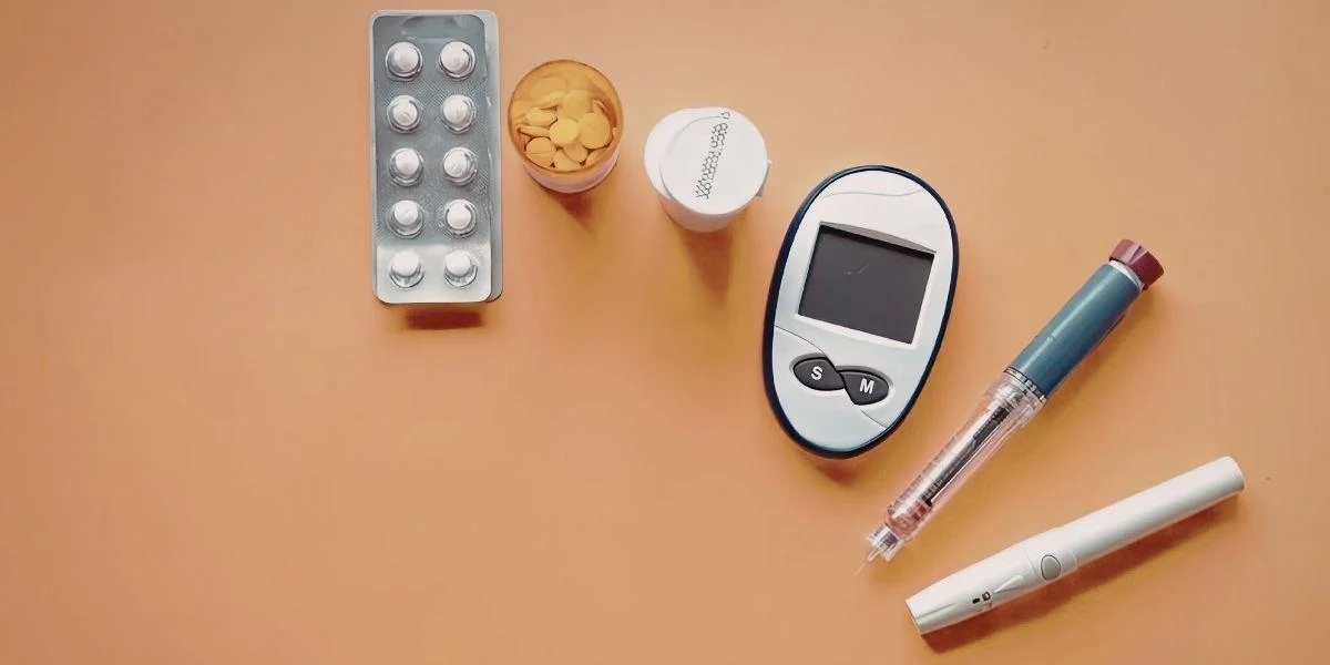 Insulina, lector de glucosa, agujas y tiras reactivas financiadas para diabetes en España en 2026